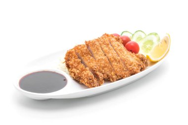 Beyaz arka plan üzerinde izole Japon derin kızarmış domuz pirzola (tonkatsu set)