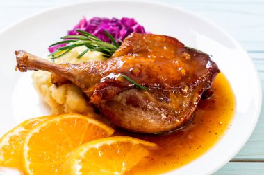 Biftek Portakal soslu ördek bacak