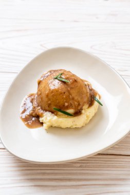 sos soslu patates püresi