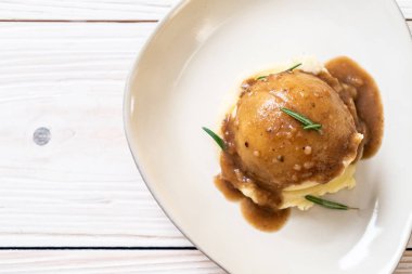 sos soslu patates püresi