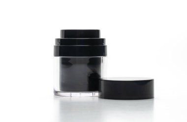 Beyaz arka plan üzerinde izole cilt bakım kremi serum yağı kozmetik ambalaj