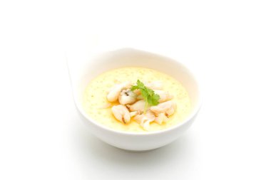 Yengeç ile haşlanmış yumurta