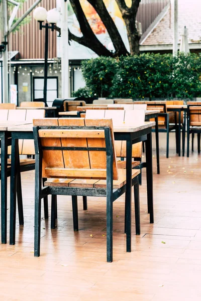 Tisch Und Stuhl Aus Leerem Holz Außenrestaurant Vintage Filter — Stockfoto