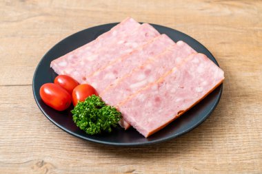 dilimlenmiş domuz pastırması Barbekü