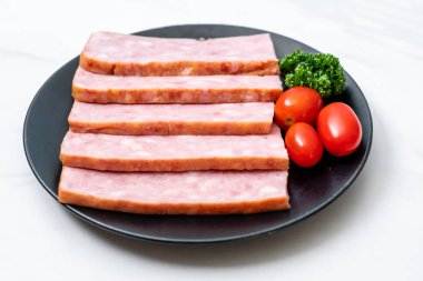 dilimlenmiş domuz pastırması Barbekü