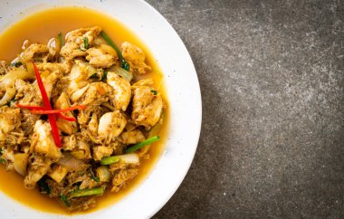 köri tozu ile kızartılmış Yengeç