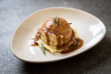 sos soslu patates püresi