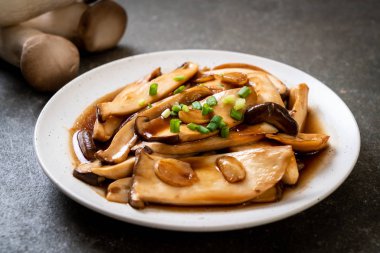 tavada kızartılmış Kral istiridye, istiridye soslu mantar