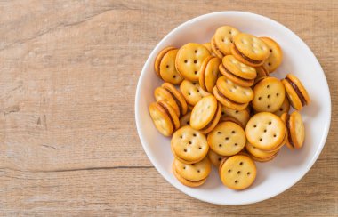 ananas reçeli ile bisküvi