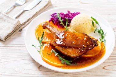 Biftek Portakal soslu ördek bacak