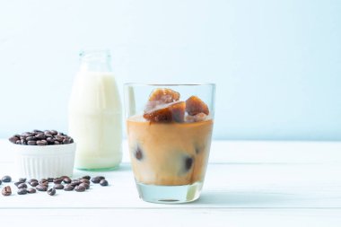 Sütlü kahve buz küpleri