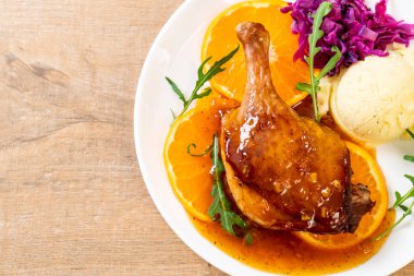 Biftek Portakal soslu ördek bacak