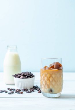 Sütlü kahve buz küpleri