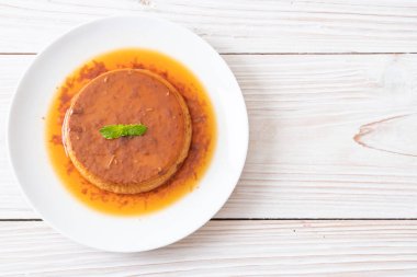 Ev yapımı karamel kremalı puding