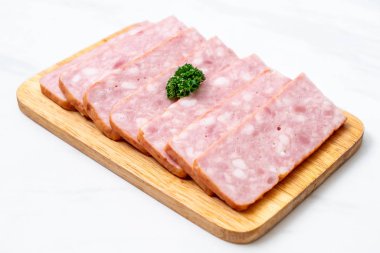 dilimlenmiş domuz pastırması Barbekü