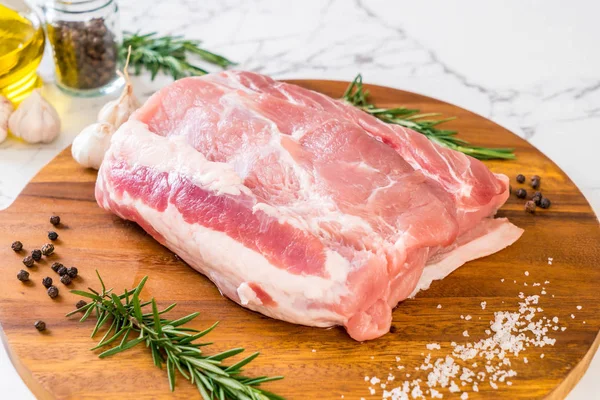 Filete crudo de cerdo fresco — Foto de Stock