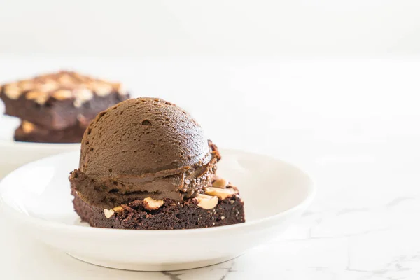 Chocolate brownies with chocolate ice cream — Stock Photo, Image