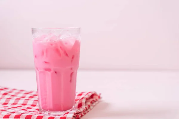 Batido de fresa rosa —  Fotos de Stock