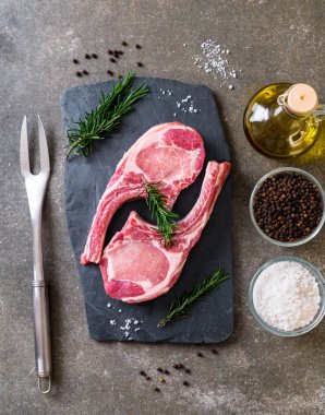 domuz pirzolası ham