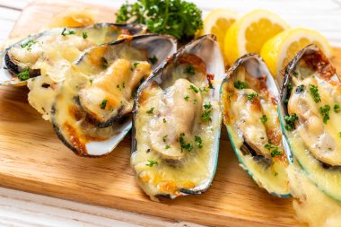 peynir pişmiş midye  