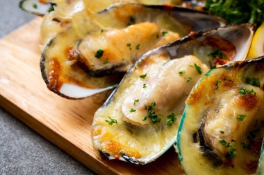 peynir pişmiş midye  