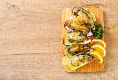 peynir pişmiş midye  