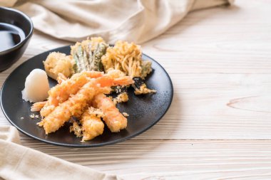 sebzeli karides tempura (hırpalanmış kızarmış karides)