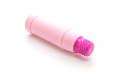 Plastik deterjan kutusu beyaz arkaplanda izole edildi