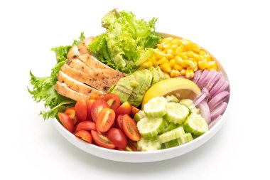 Tavuk göğsü ile sağlıklı salata kasesi 