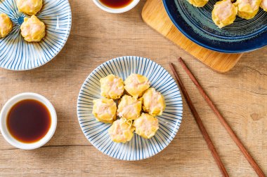 Karides Çince buğulanmış Dumpling sos ile