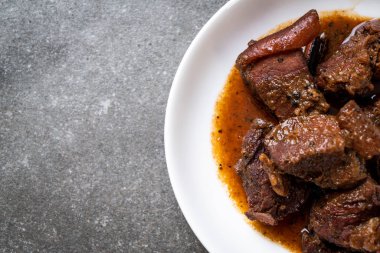 herb - Phuket Tayland geleneksel gıda tarzı ile domuz eti güveç