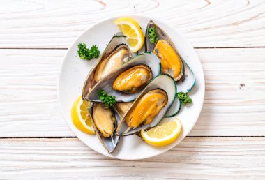 Limonlu ve maydanozlu midye