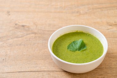 Ispanak çorba kasesi