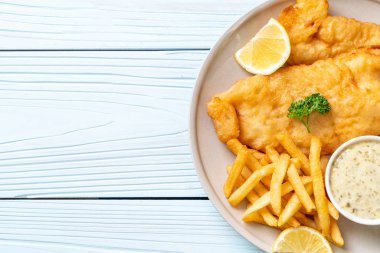 Kızartmalı balık ve patates kızartması.