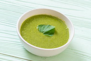 Ispanak çorba kasesi