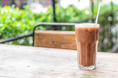 kafede çikolatalı buzlu cam