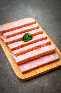 dilimlenmiş domuz pastırması Barbekü