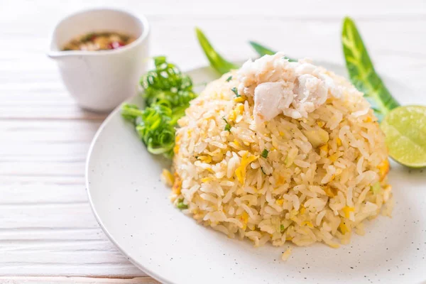 Nasi goreng dengan kepiting — Stok Foto