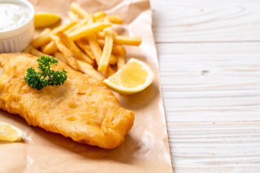 Balık ve patates kızartması. Sağlıksız yiyecekler.