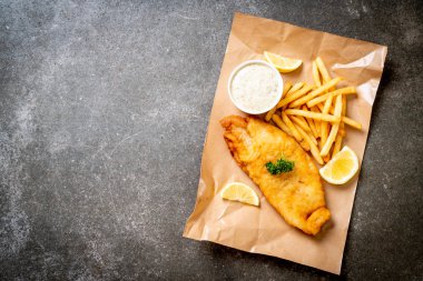 Balık ve patates kızartması. Sağlıksız yiyecekler.