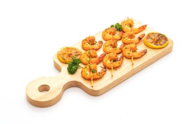 Limonlu ızgara kaplan karides şiş