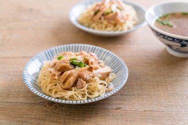 Kızartma tavuk şehriye