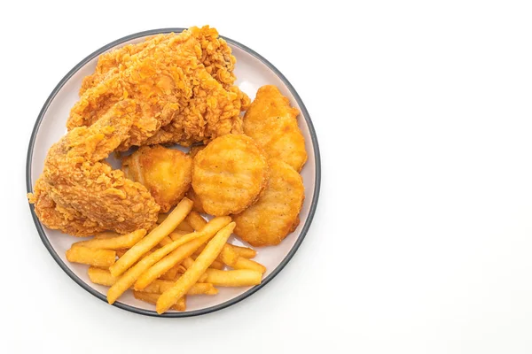 Frango frito com batatas fritas e nuggets refeição (junk food e — Fotografia de Stock