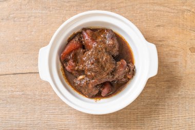 herb ile domuz eti güveç