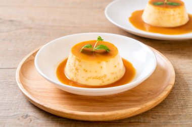 Ev yapımı karamel kremalı puding