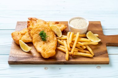 Balık ve patates kızartması. Sağlıksız yiyecekler.