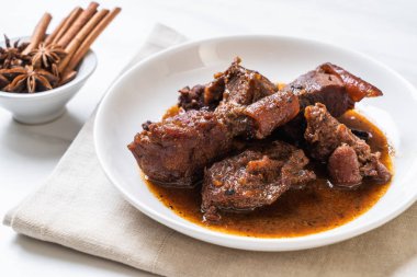 herb ile domuz eti güveç