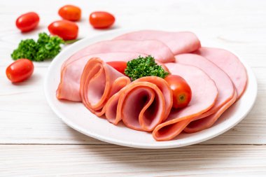 dilimlenmiş jambon füme