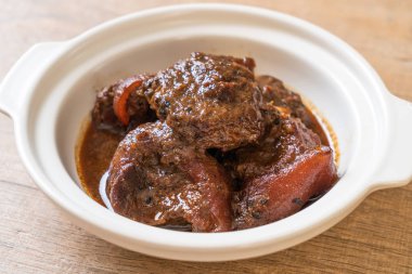 herb ile domuz eti güveç