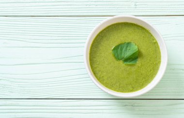 Ispanak çorba kasesi